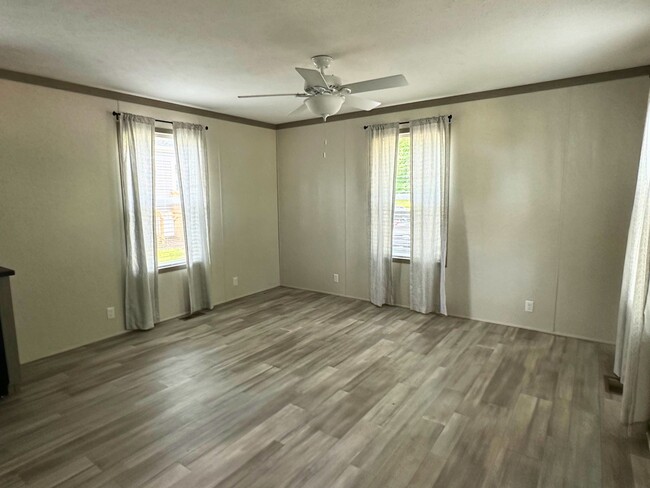 Building Photo - 5490 Minuteman Cir