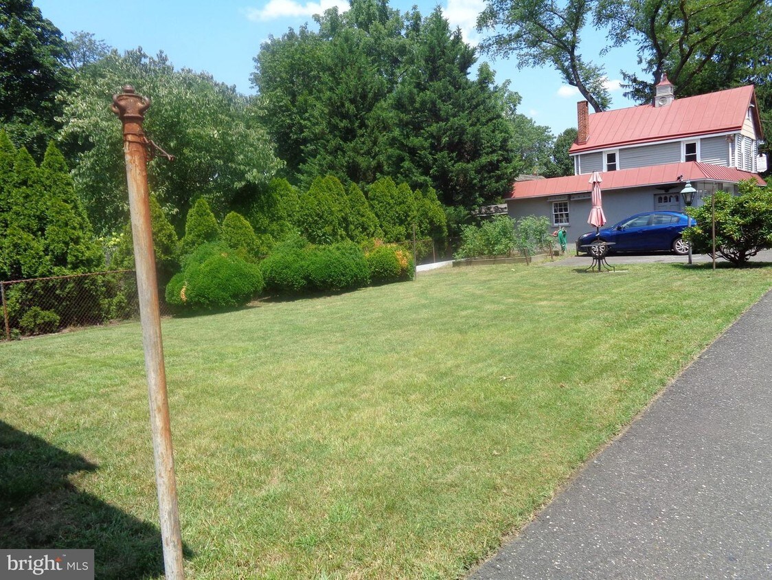 67 Centre St, Haddonfield, NJ 08033 House Rental in Haddonfield, NJ