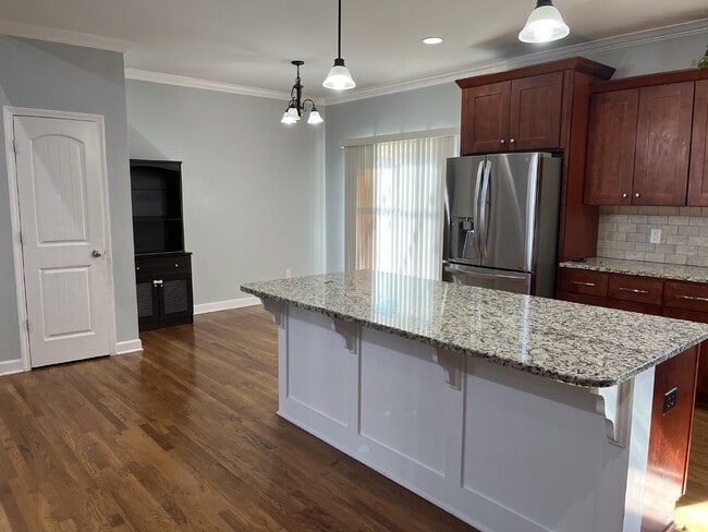 Building Photo - 6050 Sanmar Dr