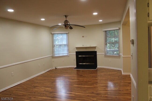 Building Photo - 75 Quartz Ln
