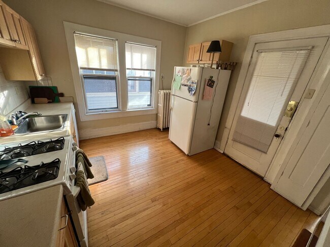 Foto del edificio - 2937 N Frederick Ave