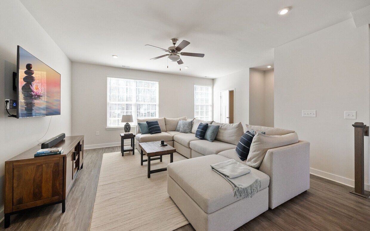 Primary Photo - Available mid-July! Gorgeous townhome in 7...