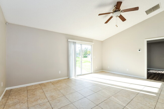 Foto del edificio - 1371 Summerbrook Dr