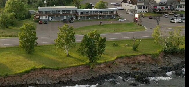 Foto del edificio - 5133 N Shore Dr