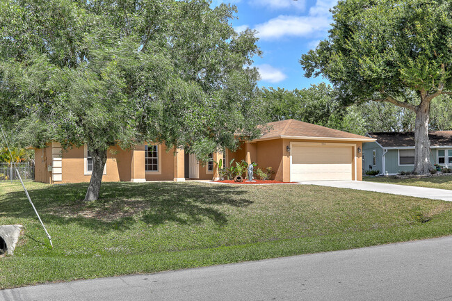 Building Photo - 3514 SW Zullo St