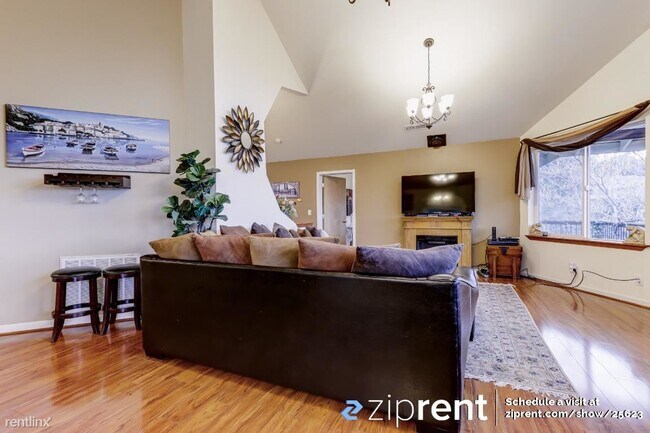 Building Photo - 3 br, 2.5 bath House - 9939 El Capitan Way...