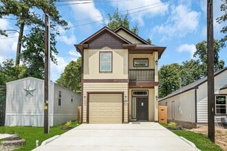 Building Photo - 16936 W Ivanhoe St