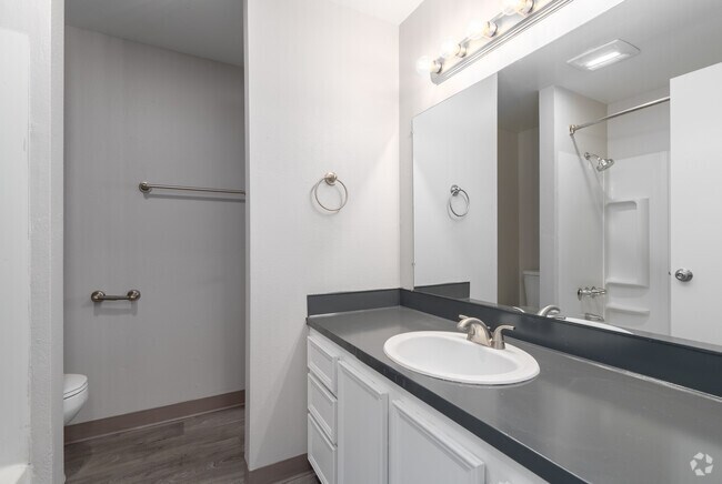 3BR, 1BA - 1,140SF - Bathroom - West End Apartments