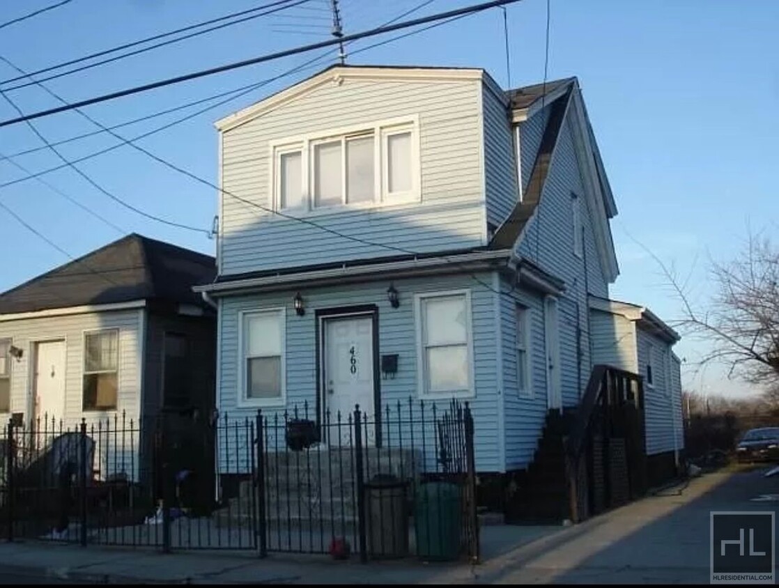 Building Photo - BEACH 43 STREET