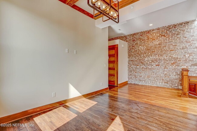 Foto del edificio - 122 E Duval St