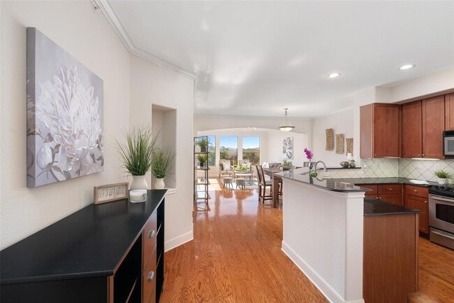 Building Photo - 500 Waters Edge Dr