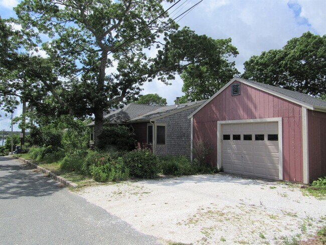 Building Photo - 10 Blueberry Rd