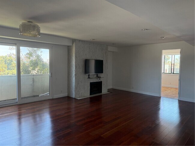 Foto del edificio - 116 N Swall Dr