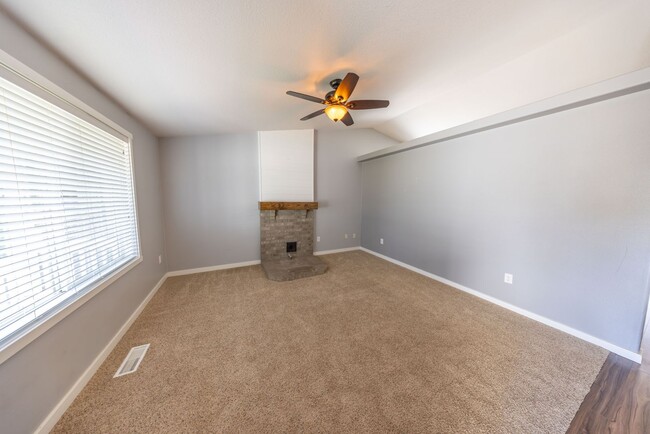 Foto del edificio - One Level Ranch Home - Three Bedrooms