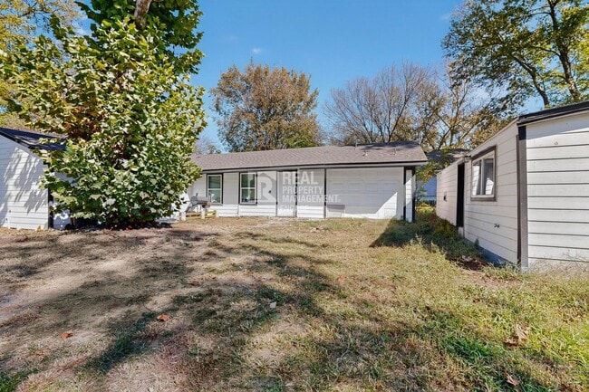 Foto del edificio - 631 W Baker St