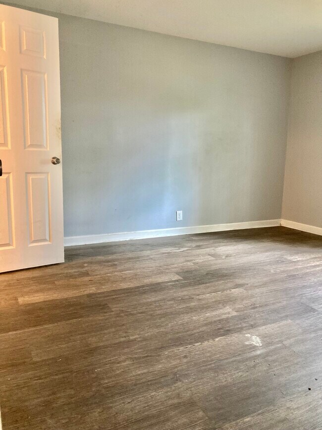 Bedroom - 626 Dashland Dr