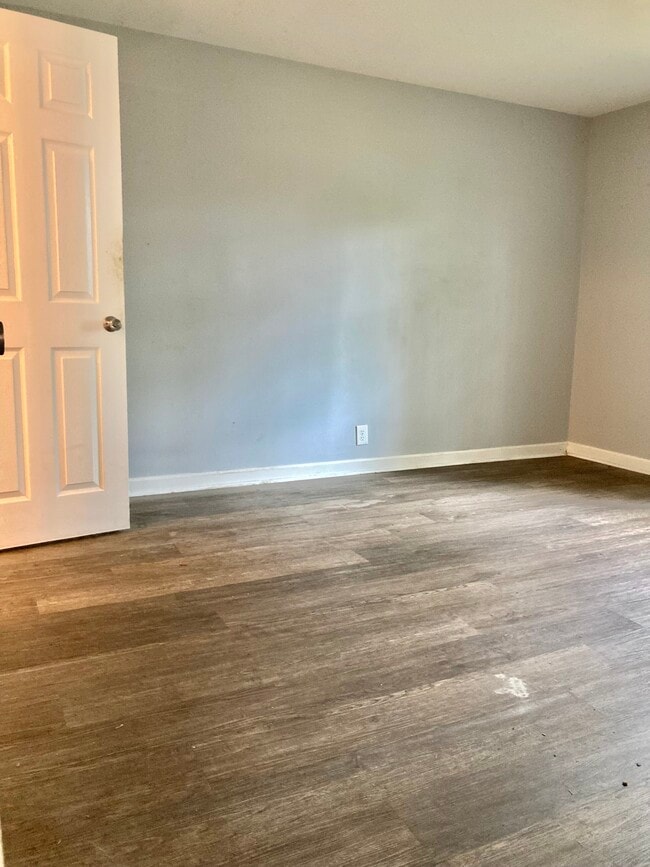 Bedroom - 626 Dashland Dr