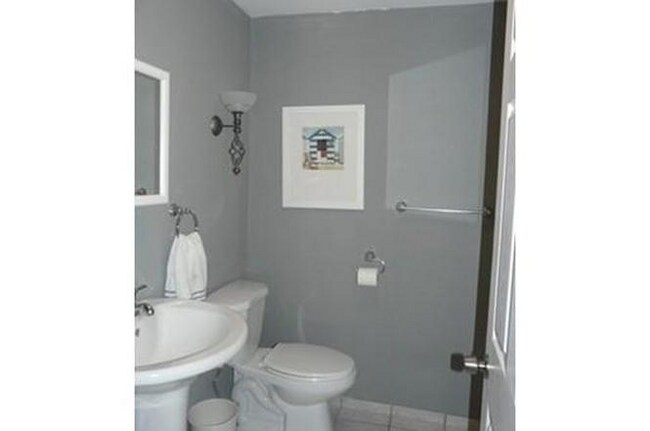 Bathroom - 100 Roper St