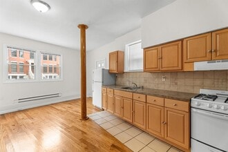 Building Photo - 302 Grand St