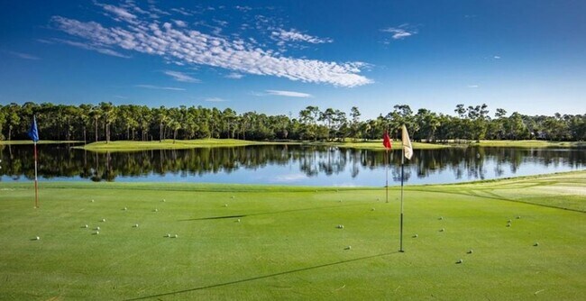 Foto del edificio - ** GOLF ENTHUSIASTS? ** PRESTIGIOUS VANDERBILT COUNTRY CLUB ** BEAUTIFUL 3 BED-2 BATH CONDO WITH ...
