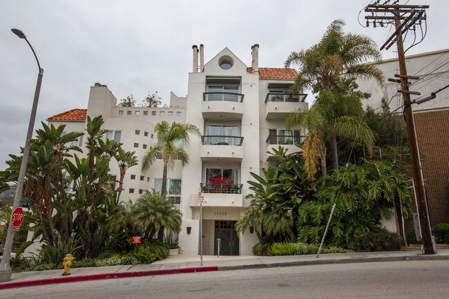 Building Photo - 15425 Antioch St