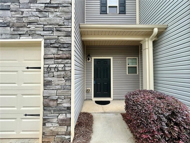 Building Photo - 664 Oakside Pl