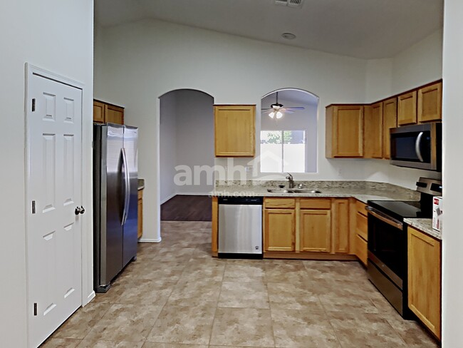 Building Photo - 12584 W Clarendon Ave