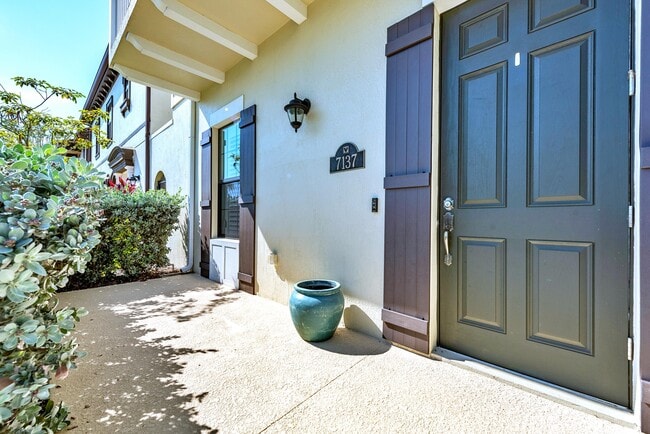 Building Photo - 7137 Vilano Ln