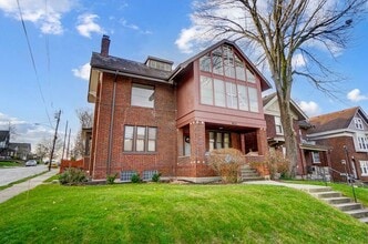 Building Photo - 2881 Observatory Ave