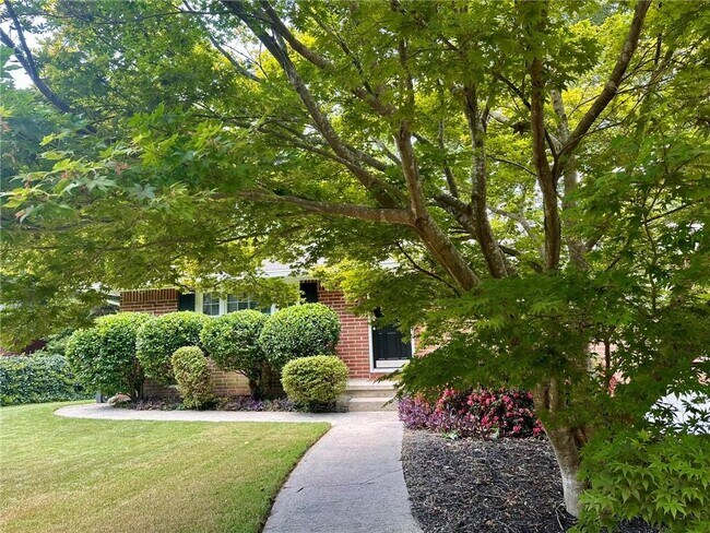 Building Photo - 2322 Burch Cir NE