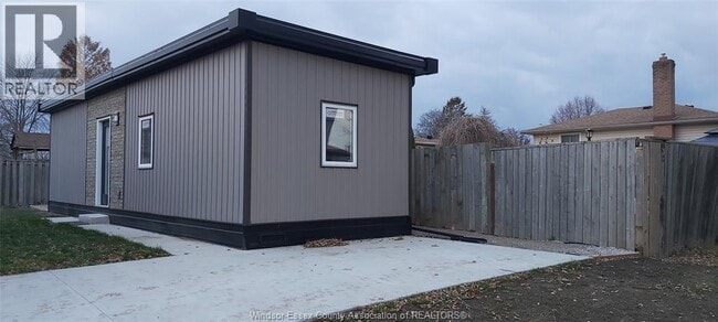 Building Photo - 9694 Avery Ln