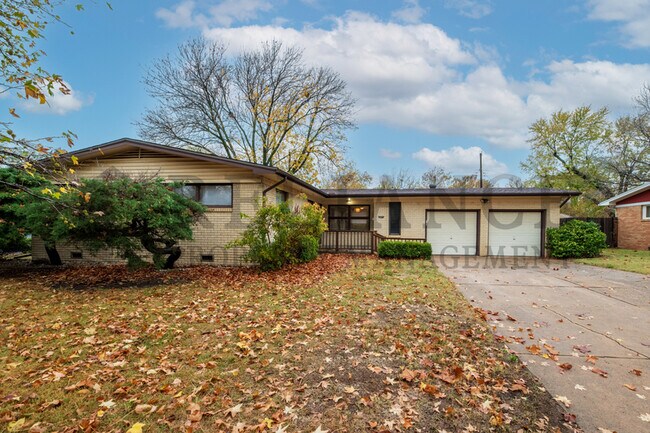 Foto del edificio - 627 N Maus Ln