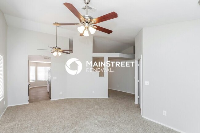 Building Photo - 3 Bedroom Pet-Friendly Home in HENDERSON, ...