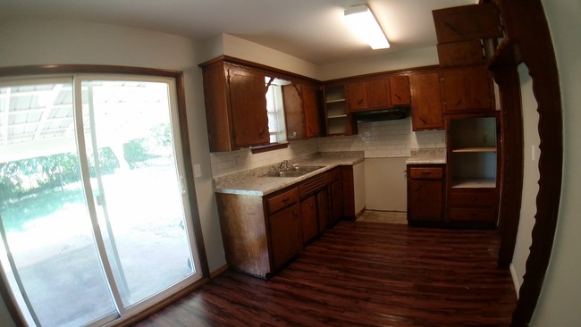 Foto del edificio - 4326 Sunnylane Pl