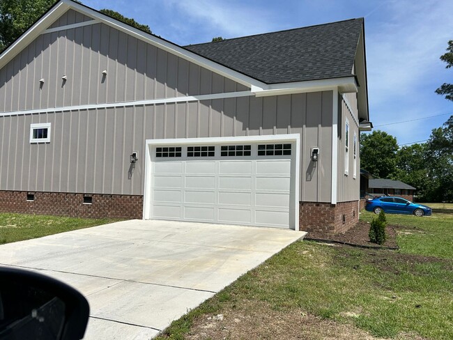 Building Photo - Stunning 3 bedroom 2.5 Bath Home for Rent - Built 2024