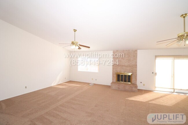 Foto del edificio - 3 Bed, 2 Bath Home w/ Central HVAC, 2 Car ...