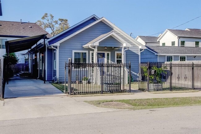 Building Photo - 907 Brooks St