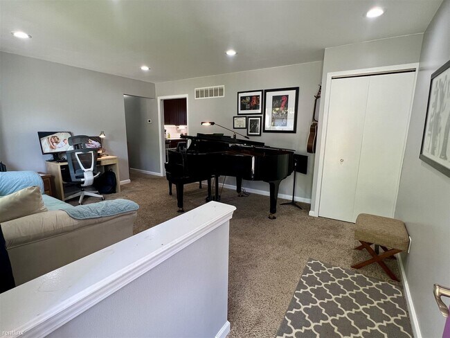 Foto del edificio - 3 br, 2 bath House - 2669 Deake Ave