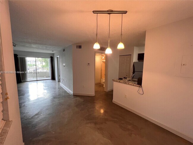 Foto del edificio - 2890 N Oakland Forest Dr