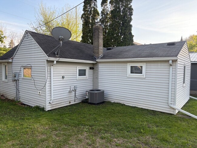 Building Photo - 1 Bedroom, 1 Bath House
