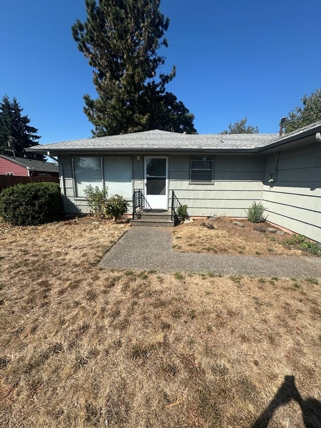 Building Photo - Quaint Three Bedroom Home in Vancouver!