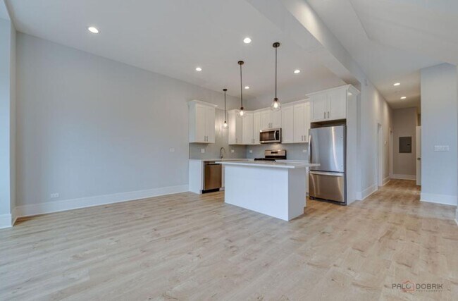 Photo - 3 bedroom in Chicago IL 60647 Apartment