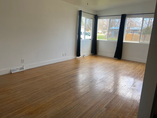 Foto del edificio - Spacious 4-bedroom home on NW side of Great Falls, MT