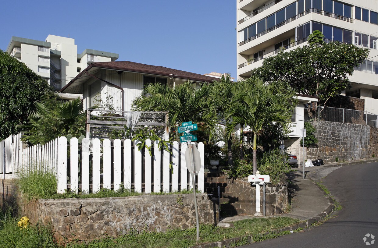 Foto del edificio - 1596-1598 Thurston Ave