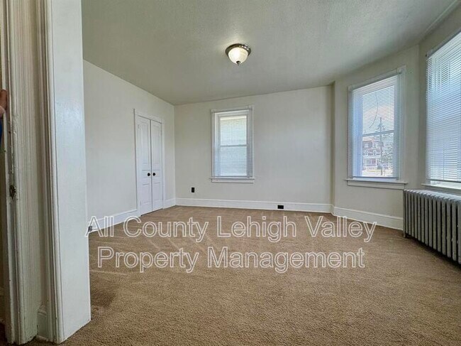 Building Photo - 59 E Goepp St