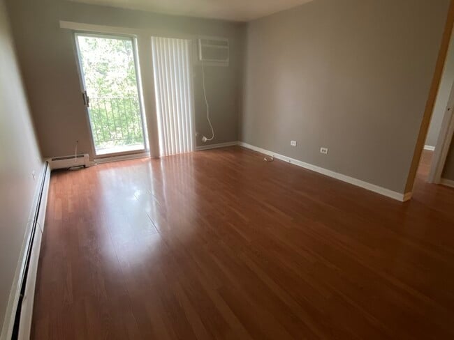 Foto del edificio - 238 Shorewood Dr