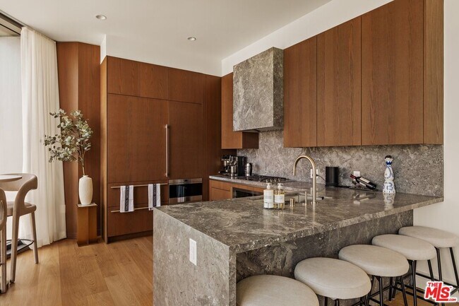 Foto del edificio - 211 Elm Ct