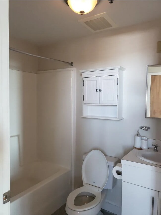 Photo - 147 Centre St Apartment