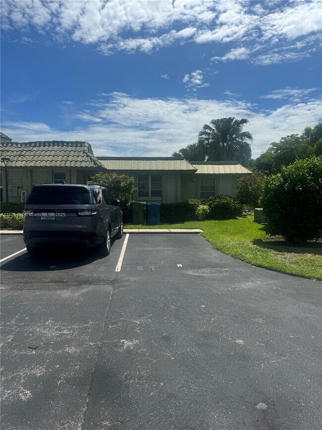 Foto del edificio - 301 Bonaventure Blvd