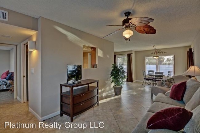 Foto del edificio - 2 br, 1.5 bath House - 907 E Michigan Ave